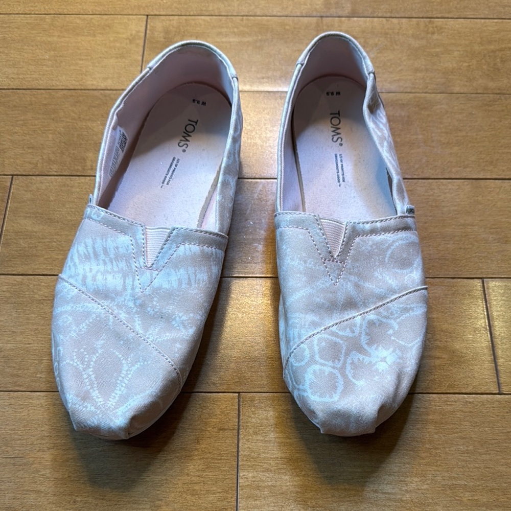 TOMS Blush Pink Floral Tie-dye Alpargatas in 9.5